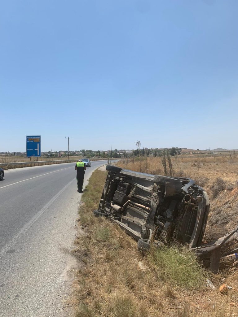Direksiyon hakimiyetini kaybeden sürücünün hastanedeki tedavisi sürüyor
