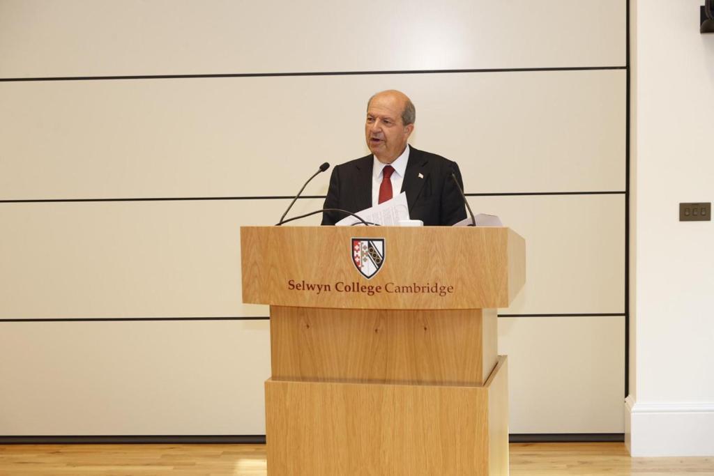Cumhurbaşkanı Tatar, Cambridge Üniversitesi’nde konferans verdi