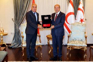 Cumhurbaşkanı Tatar eski Güvenlik Kuvvetleri Komutanı Uzun’u kabul etti