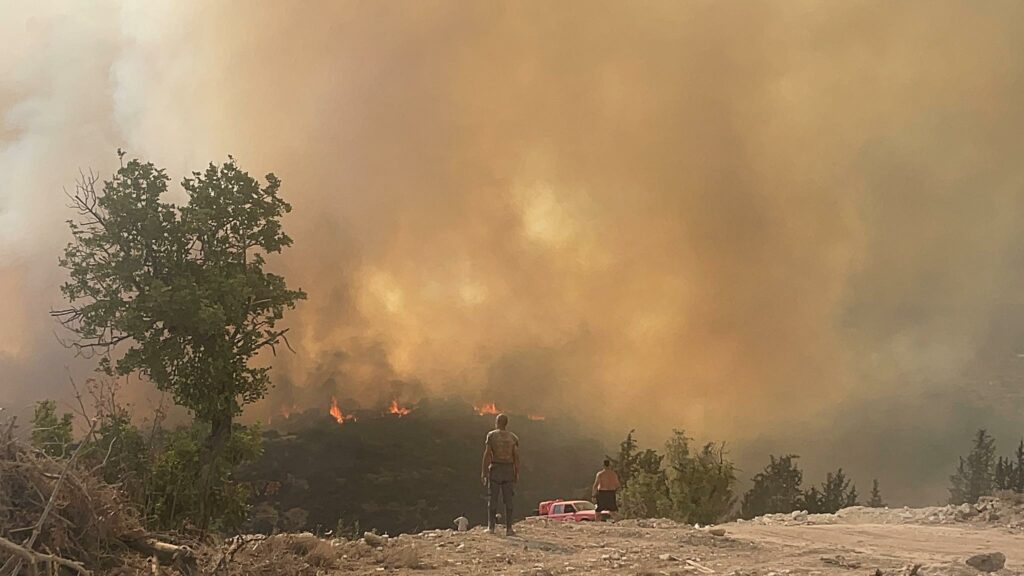 Limasol’a bağlı “Alasa” köyü bölgesinde çıkan yangının kontrolden çıktığı bildirildi