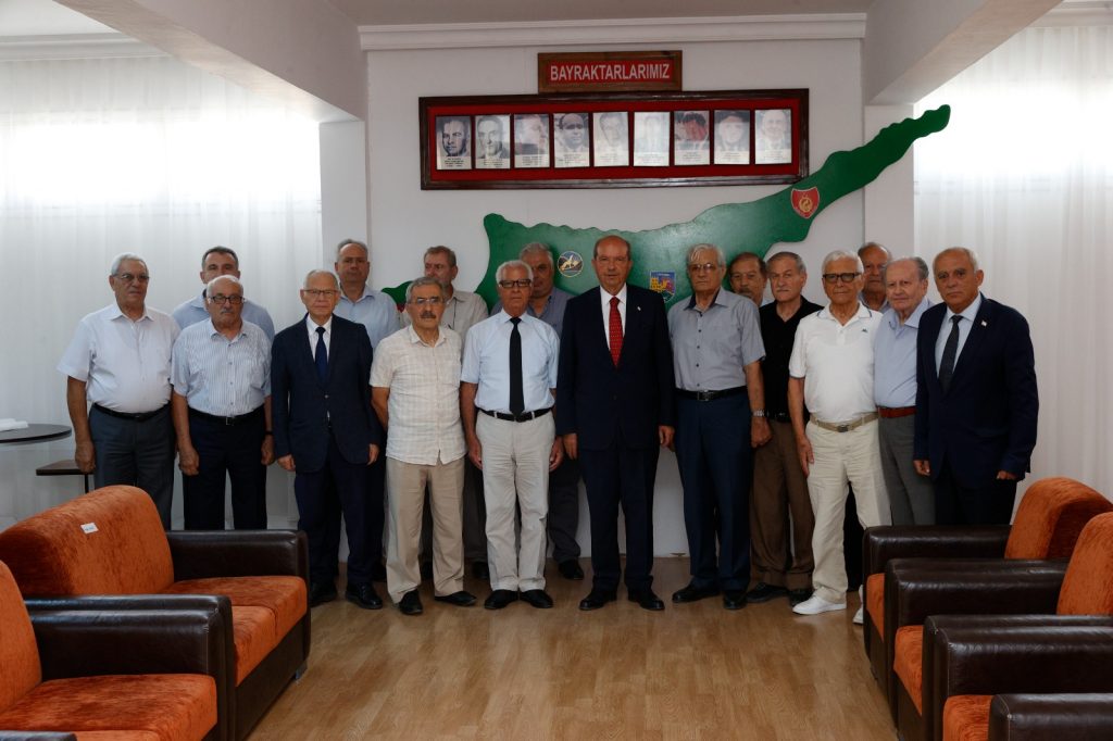 Cumhurbaşkanı Ersin Tatar, Kıbrıs TMT Mücahitler Derneği’ni ziyaret etti