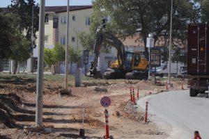 Gazimağusa Belediyesi trafiği rahatlatmak amacıyla Topçu Bulvarı’nda yol genişletme çalışması yapıyor