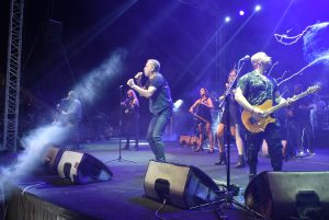 Haluk Levent, “Şampiyon Melekler” için Girne Amfitiyatro’da konser verdi