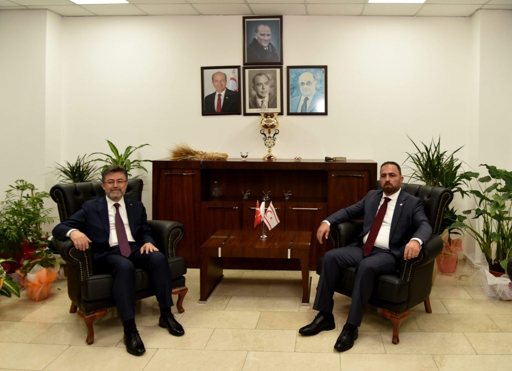 Tarım ve Doğal Kaynaklar Bakanı Çavuş, Türkiye Tarım ve Orman Bakanı Yumaklı ile bir araya geldi