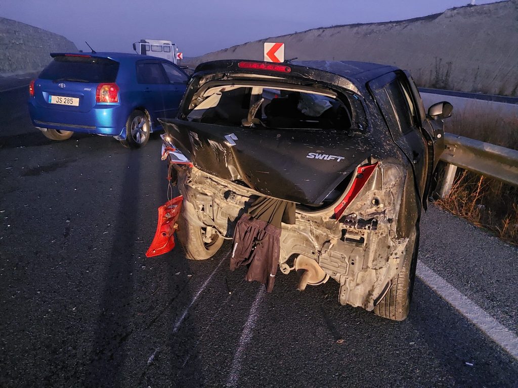 Yılmazköy-Serhatköy arasında zincirleme kaza…1’i ağır 3 yaralı