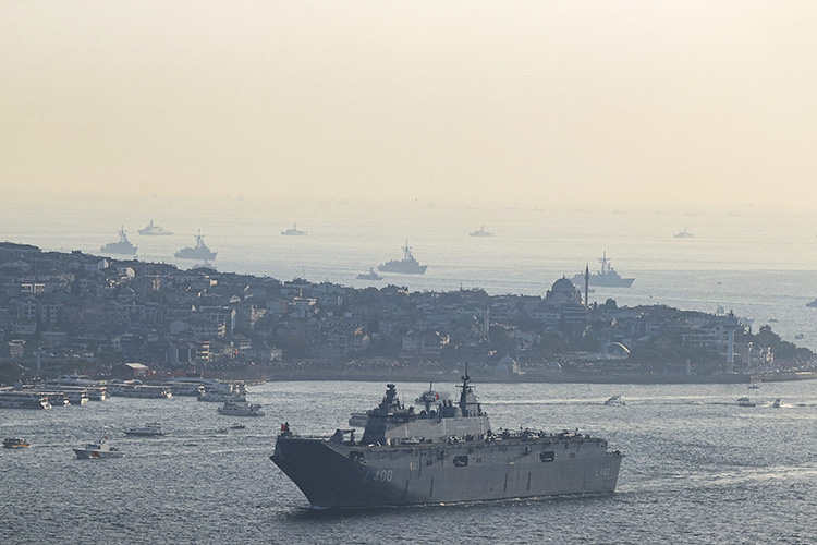Türk donanması tarihinin en büyük resmi geçidini gerçekleştirdi – BRTK