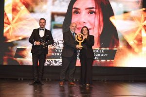 İkinci Çukurova Kadın Zirvesi’nin galasında başarılı 50 kadına ödülleri verildi..BRTK Müdürü Özkurt, Basın Onur Ödülü’nün sahibi oldu – BRTK