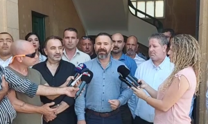 Kamuda örgütlü 3 sendika “bina sorunu” nedeniyle Lefke Kaymakamlığı’nda uyarı grevi yaptı