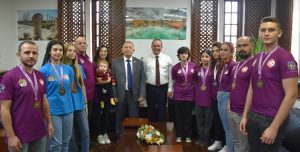 Ataoğlu, şampiyon olan KKTC Taekwondo Milli Takımı’nı kabul etti