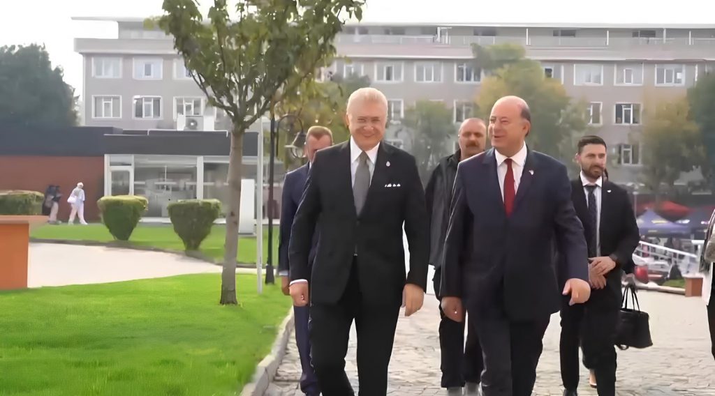 Dinçyürek, İstanbul Aydın Üniversitesi Tıp Fakültesi’ni ziyaret etti – BRTK