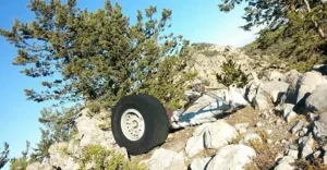 Güney Lefkoşa’da küçük uçak düştü, iki kişi yaralandı