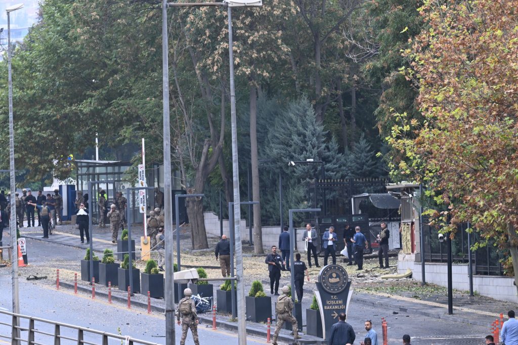 TC İçişleri Bakanlığı:Ankara’daki saldırıyı yapanlardan birinin PKK üyesi olduğu belirlendi