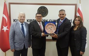 Maliye Bakanı Berova, Kıbrıs Türk Emlakçılar Derneği ile Mersin Emlakçılar Odası heyetini kabul etti – BRTK