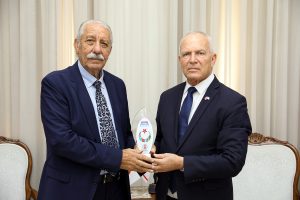 Töre Türk Dünyası Şiir Ödülünü Kazanan Öksüzoğlu’nu kabul etti