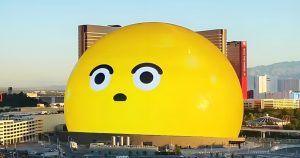 Vegas küresinde her gün yeni bir curcuna: Şimdi de gökteki uçakları izliyor!