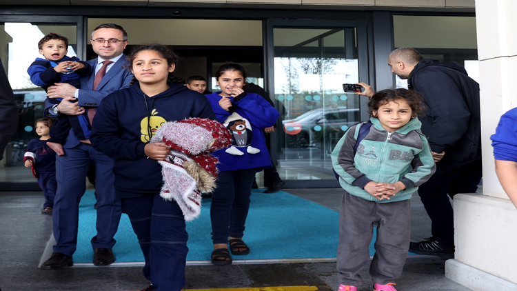 Gazze’den Türkiye ve KKTC vatandaşı 100 kişiden oluşan bir kafile daha İstanbul’a ulaştı