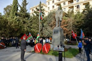 Ataoğlu, Bakü’de düzenlenen Atatürk’ü anma törenine katıldı…