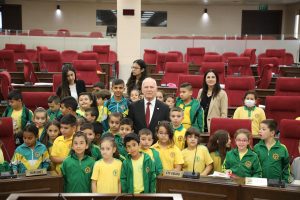 Akdoğan Dr. Fazıl Küçük İlkokulu öğrencileri Cumhuriyet Meclisi’ni ziyaret etti