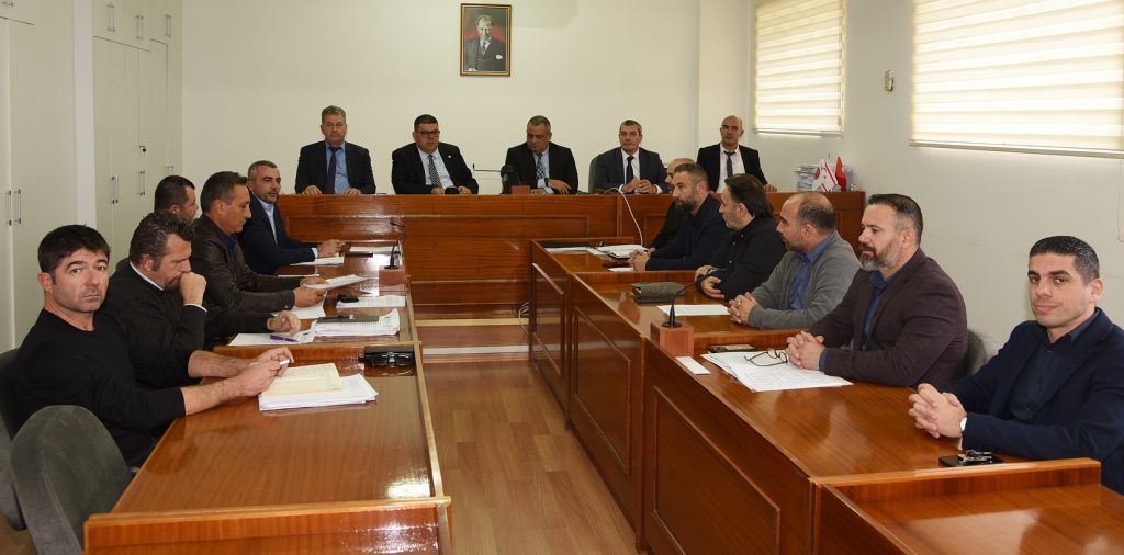 Maliye Bakanı Berova beş sendikanın temsilcileriyle toplantı yaptı