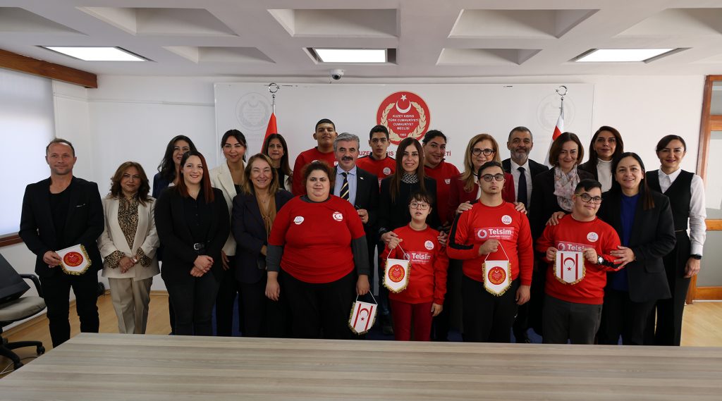 Özel öğrencilerden kadın milletvekillerine hediye – BRTK