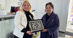 Mehmetçik Büyükkonuk Belediye Başkanı Tuğlu, Başbakan Ünal Üstel’in eşi Zerrin Üstel ile birlikte, üretici kadınlar ile buluştu – BRTK