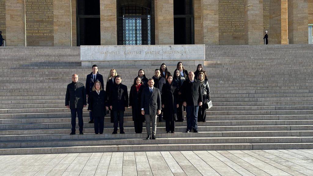 TBMM’de temaslarda bulunmak üzere Ankara’ya giden Meclis Komitesi Anıtkabir’i ziyaret etti – BRTK
