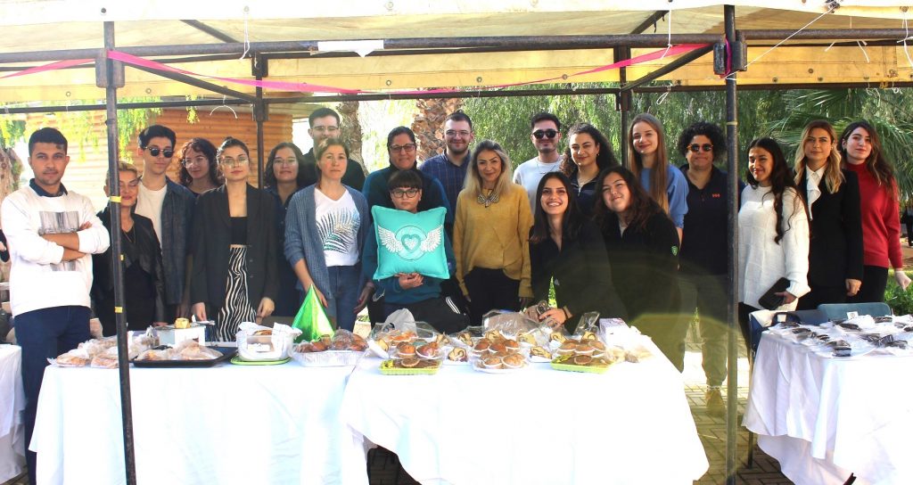 DAÜ Hukuk Fakültesi Şampiyon Melekleri Yaşatma Derneği yararına kermes düzenledi – BRTK