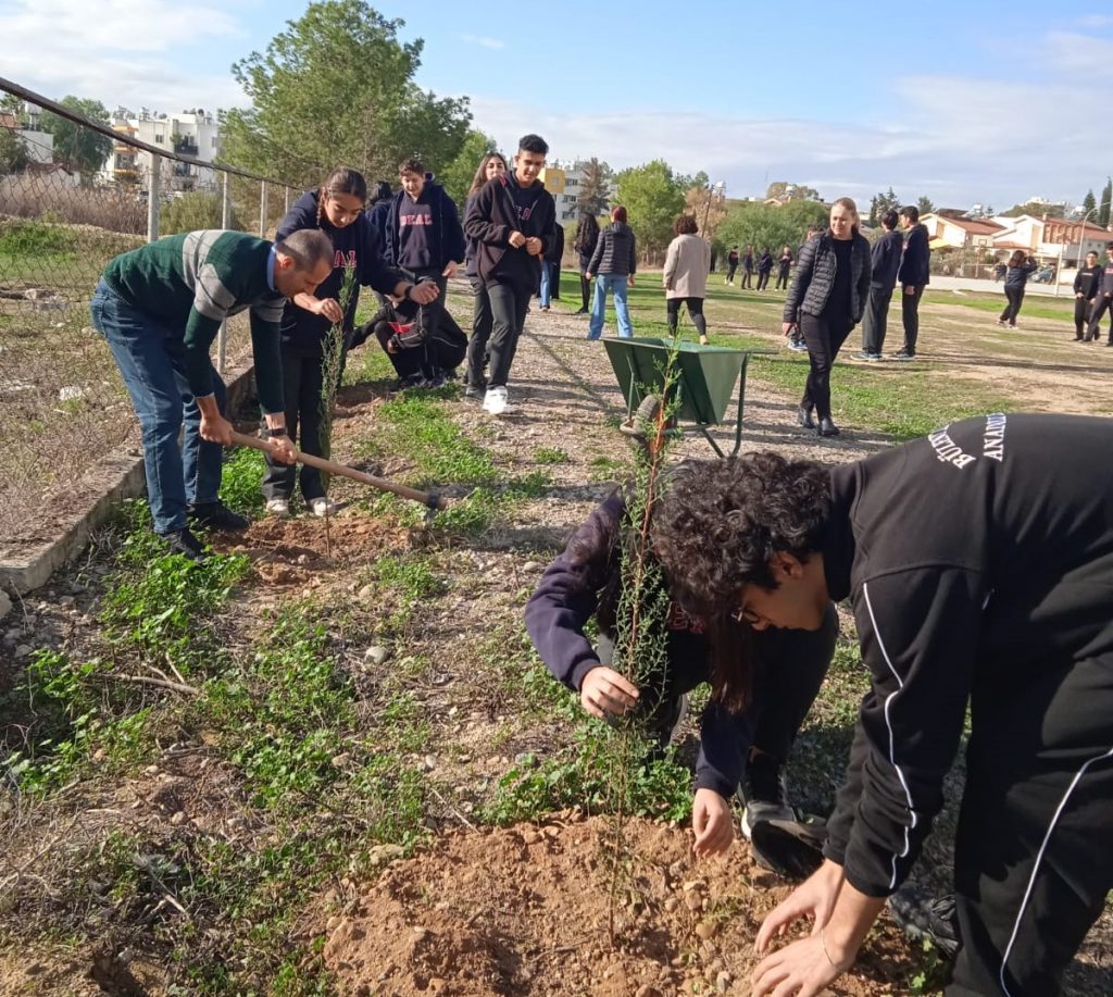 Bülent Ecevit Anadolu Lisesi’nde, Birkan Uzun anısına fidan dikme etkinliği düzenlendi