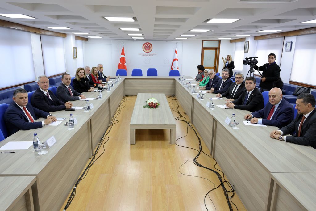 KKTC Cumhuriyet Meclisi ve TBMM Dostluk Grubu heyetleri arasında çalışma toplantısı yapıldı – BRTK