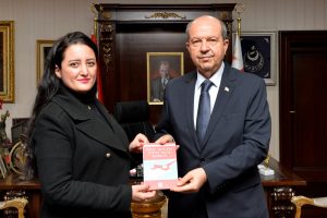 Cumhurbaşkanı Tatar’a “Basın ışığında Kıbrıs Barış Harekatı” kitabı takdim edildi – BRTK