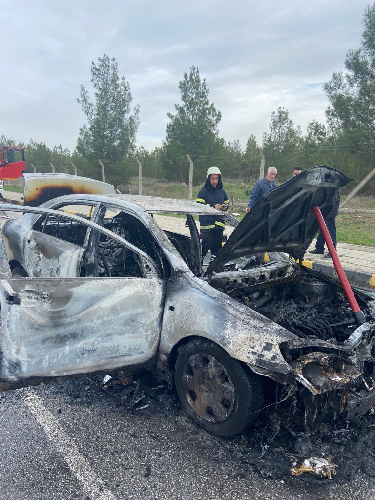 Lefkoşa’da meydana gelen trafik kazası sonrası bir araç tamamen yandı – BRTK