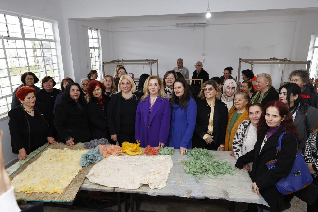 Geleneksel ipek üretimi, Sibel Tatar öncülüğünde hayata geçen “Kozada” projesiyle yeniden canlandı… Sırada “Keçada” markasıyla keçeden ürünler var