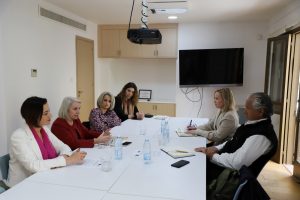 CTP Kadın Örgütü Başkanı Derya ve POGO Kadın Hareketi Genel Sekreteri Koukouma, Holguin’in ekibiyle bir araya geldi