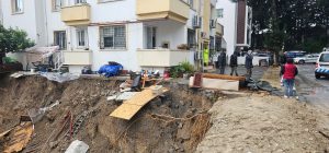 Girne’de bir inşaattaki toprak kayması nedeniyle 4 apartman boşaltılıyor
