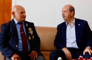 Cumhurbaşkanı Ersin Tatar, TMT Mücahidi, Kıbrıs Gazisi ve şehit yakınlarını ziyaret etti