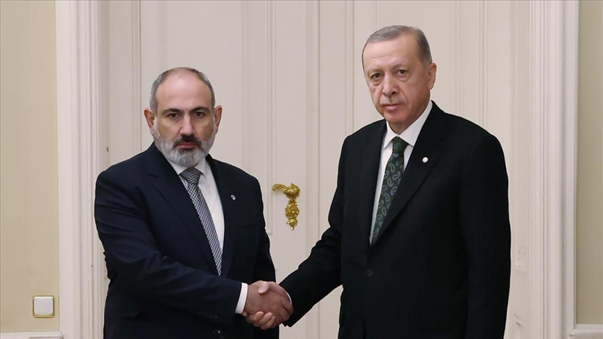 Türkiye Cumhurbaşkanı Erdoğan, Ermenistan Başbakanı Paşinyan ile görüştü