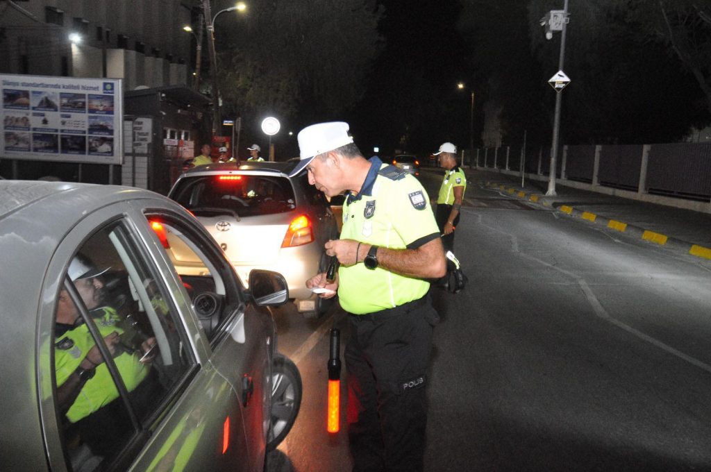 Trafik denetimlerinde 2 bin 592 cezai işlem, 228 araca trafikten men, 8 sürücüye tutukluluk…