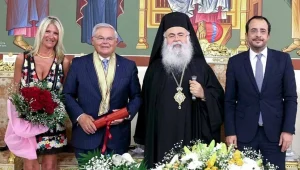 Baf Belediyesi EastMed Act Yasası’nın mimarlarından Rober Menendez’e verdiği altın anahtarı geri aldı