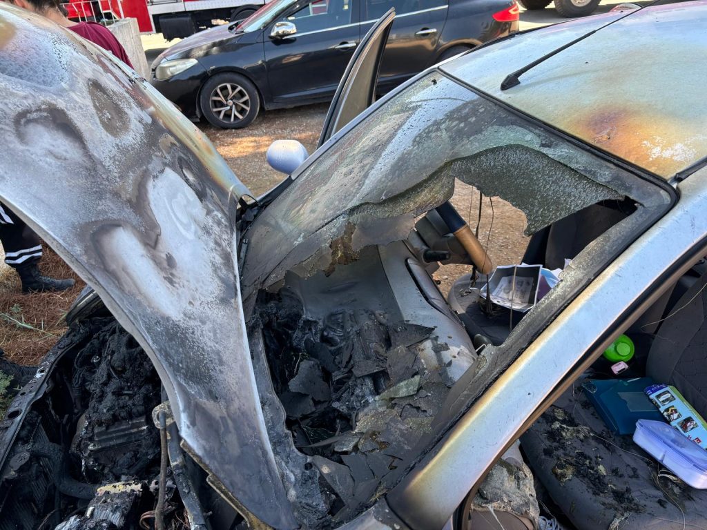 Yenişehir’de boş arazideki araç alev aldı