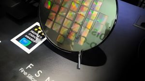 Dev iş birliği! Samsung, Microsoft’a OLEDoS panel üretecek