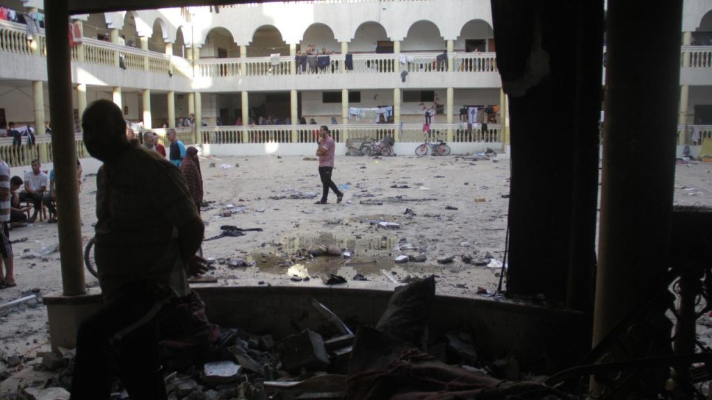 BM: İsrail’in okul saldırısı esnasında insanlar sabah namazını kılıyordu