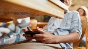 Ünlü sosyolog: “Çocuklara telefon satışı yasaklanmalı!”