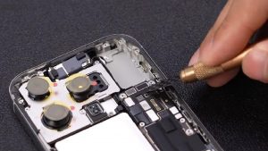 iPhone 16 Pro ve Pro Max’in içini açtılar! İşte şok tasarım