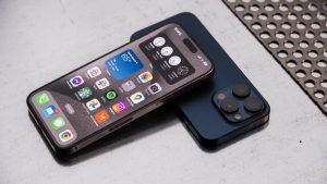 iPhone SE stokları tükendi! Yeni model mi geliyor?