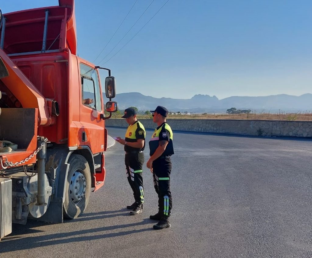 Trafikte kamyon araçlara yönelik denetim: 8 sürücüye yasal işlem