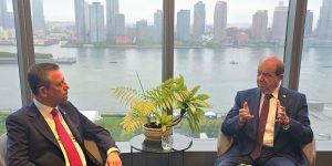 Cumhurbaşkanı Tatar, New York’ta CHP Genel Başkanı Özgür Özel’i kabul etti