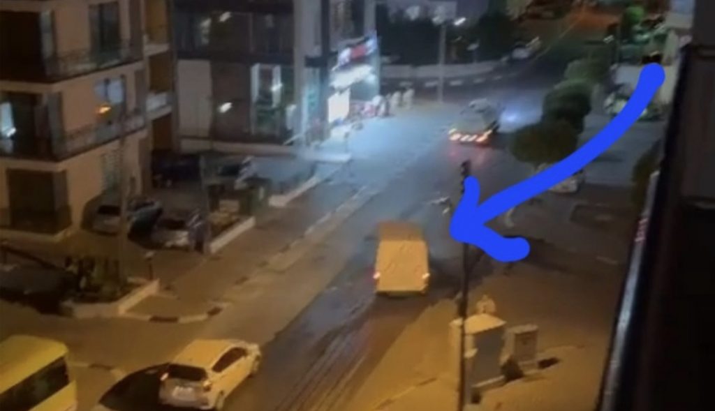 Tehlikeli sürüş yapan araç sürücüsü Girne trafik ekipleri tarafından rapor edildi