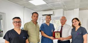 Diyaliz ve Böbrek Hastaları Derneği’nden Prof. Dr. Gür’e plaket