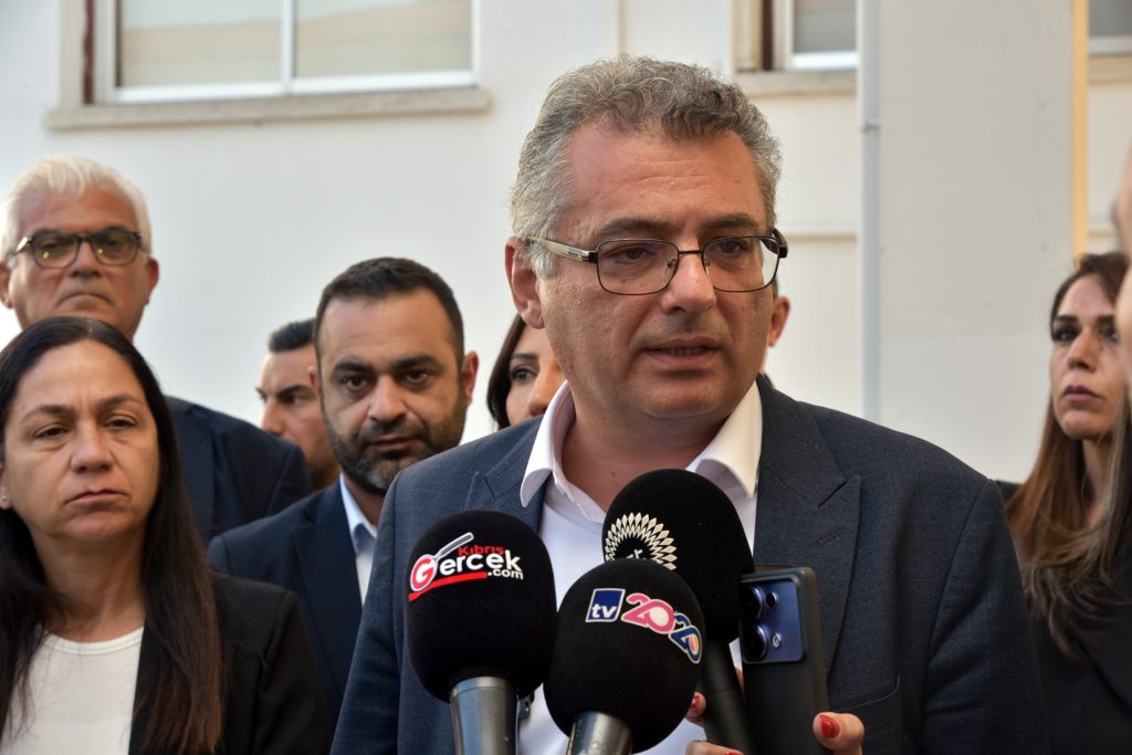 Erhürman:Bize düşen görev Meclis’in hukukuna sahip çıkmaktır