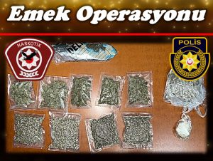 Polisten Türkeli’nde “Emek Operasyonu”…Yaklaşık yarım kilo uyuşturucu ele geçirildi, üç kişi tutuklandı